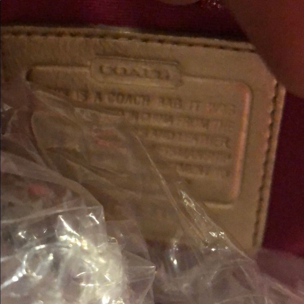 Authentic Coach medium/large tote - Picture 3 of 3